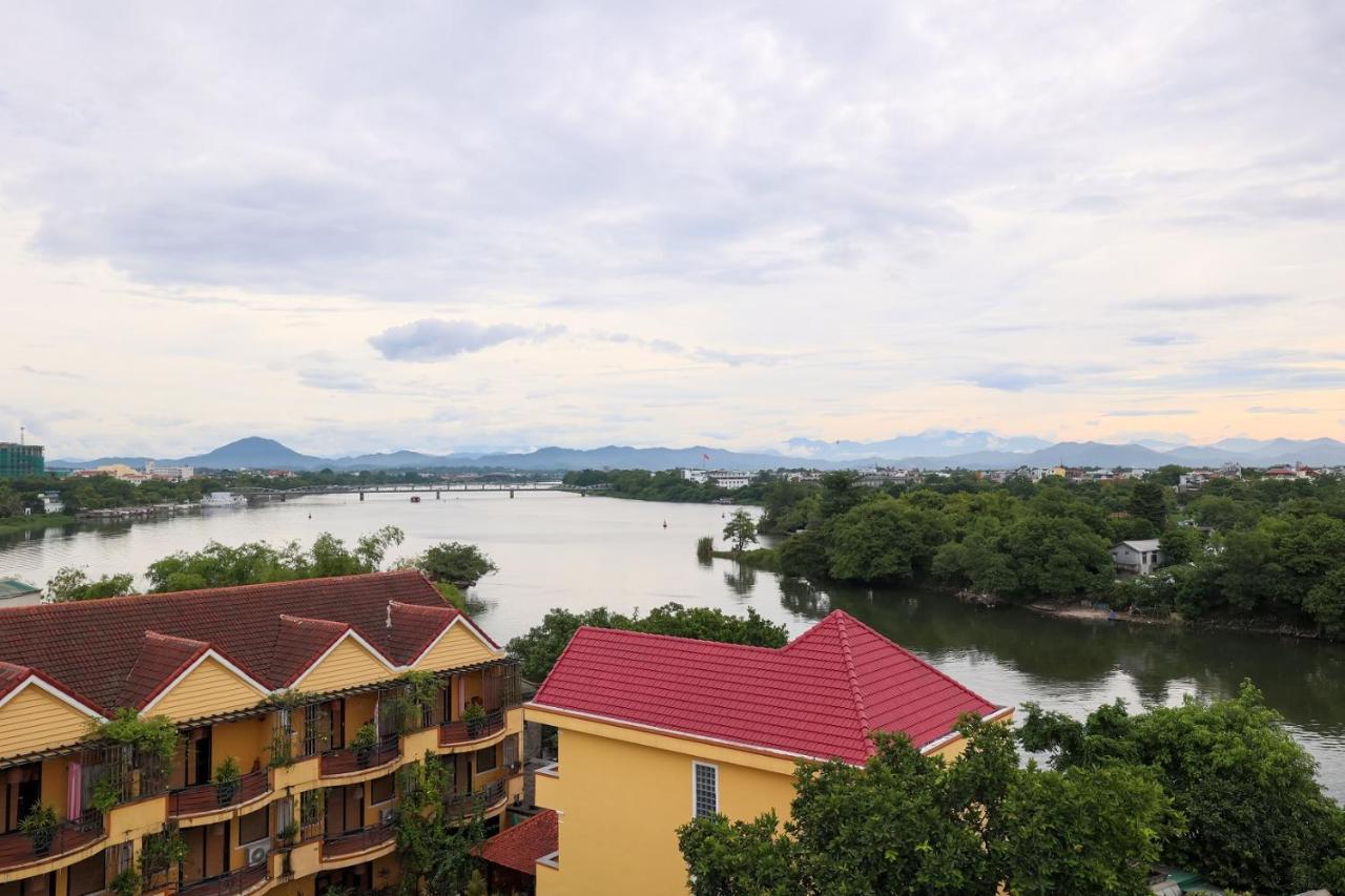 Purple Hue - Charming Riverside Экстерьер фото